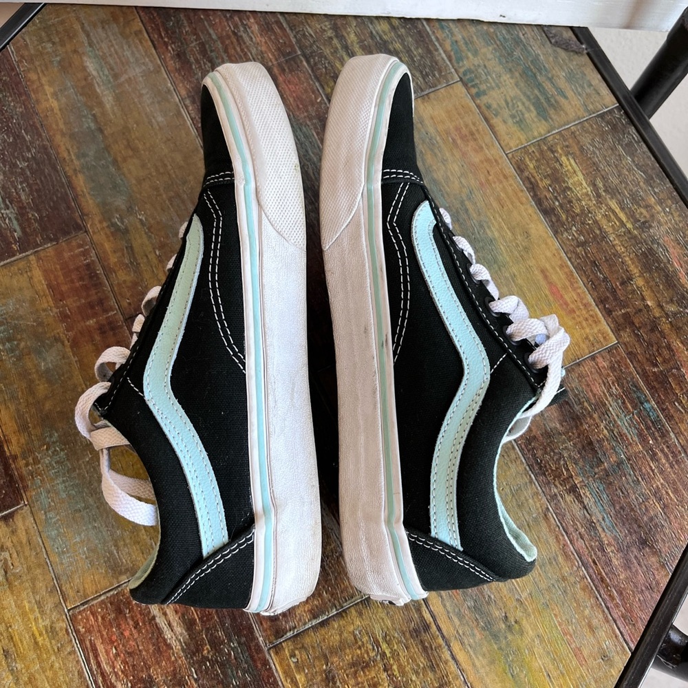 Vans low top skate shoes mens 5 women’s 6.5, black with light blue stripe - Picture 4 of 8